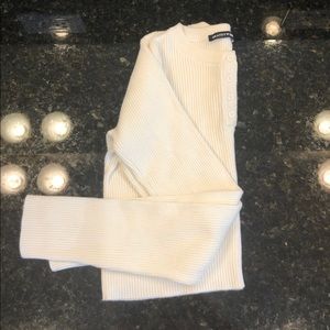 Brandy Melville long sleeve crop sweater